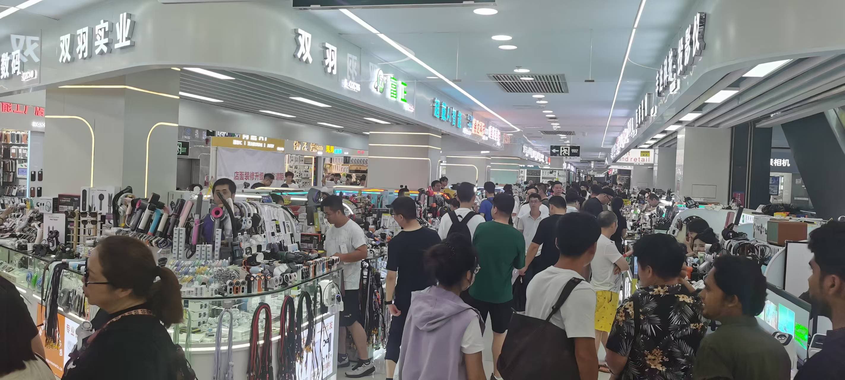 High-density supplier stalls and display component aisles inside Huaqiang Electronic World